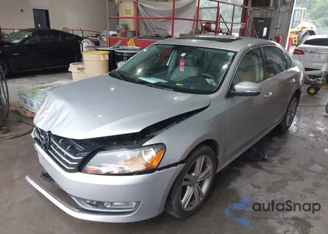 2015 Volkswagen Passat 1.8T Sel Premium из США, поврежденный, VIN 1VWCT7A30FC117765